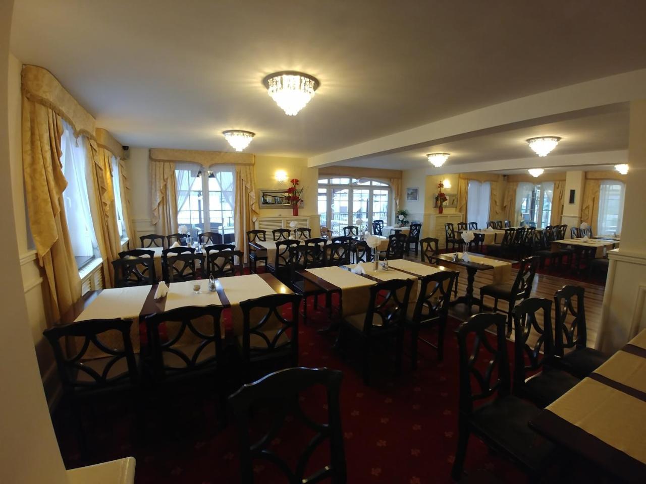Hotel Mazurski Dworek Mikołajki Exterior photo